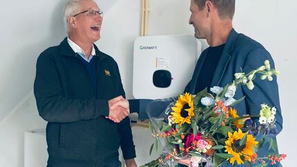 onthulling batterij door beide directeuren/bestuurders